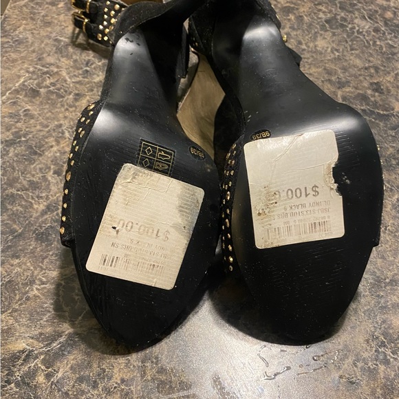 Black and gold Jessica Simpson high heeled shoes - Picture 2 of 3